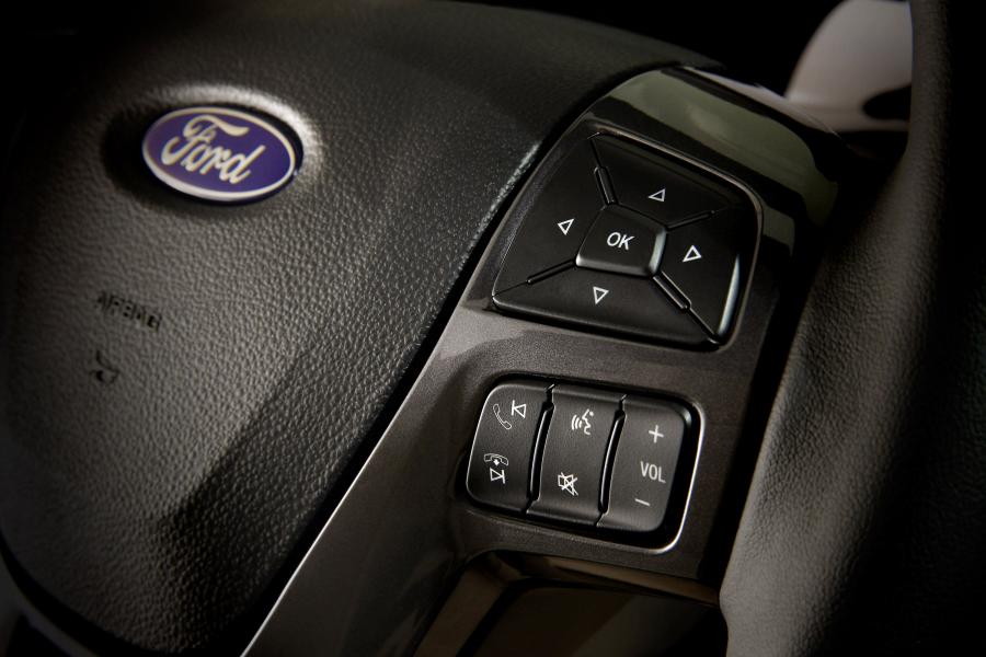  Ford Everest 2014 года  (фото 26 из 50)